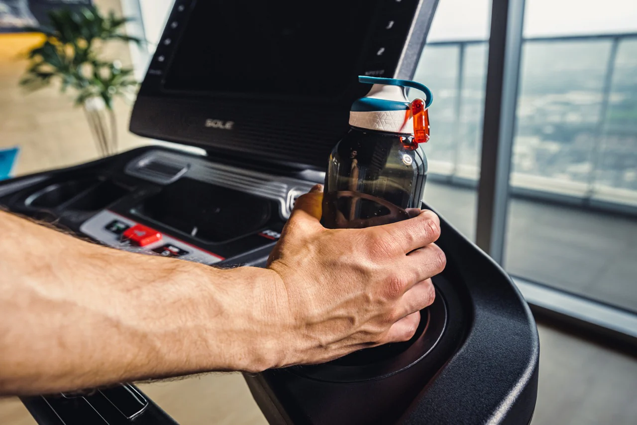 SOLE F85 Treadmill - Image 18