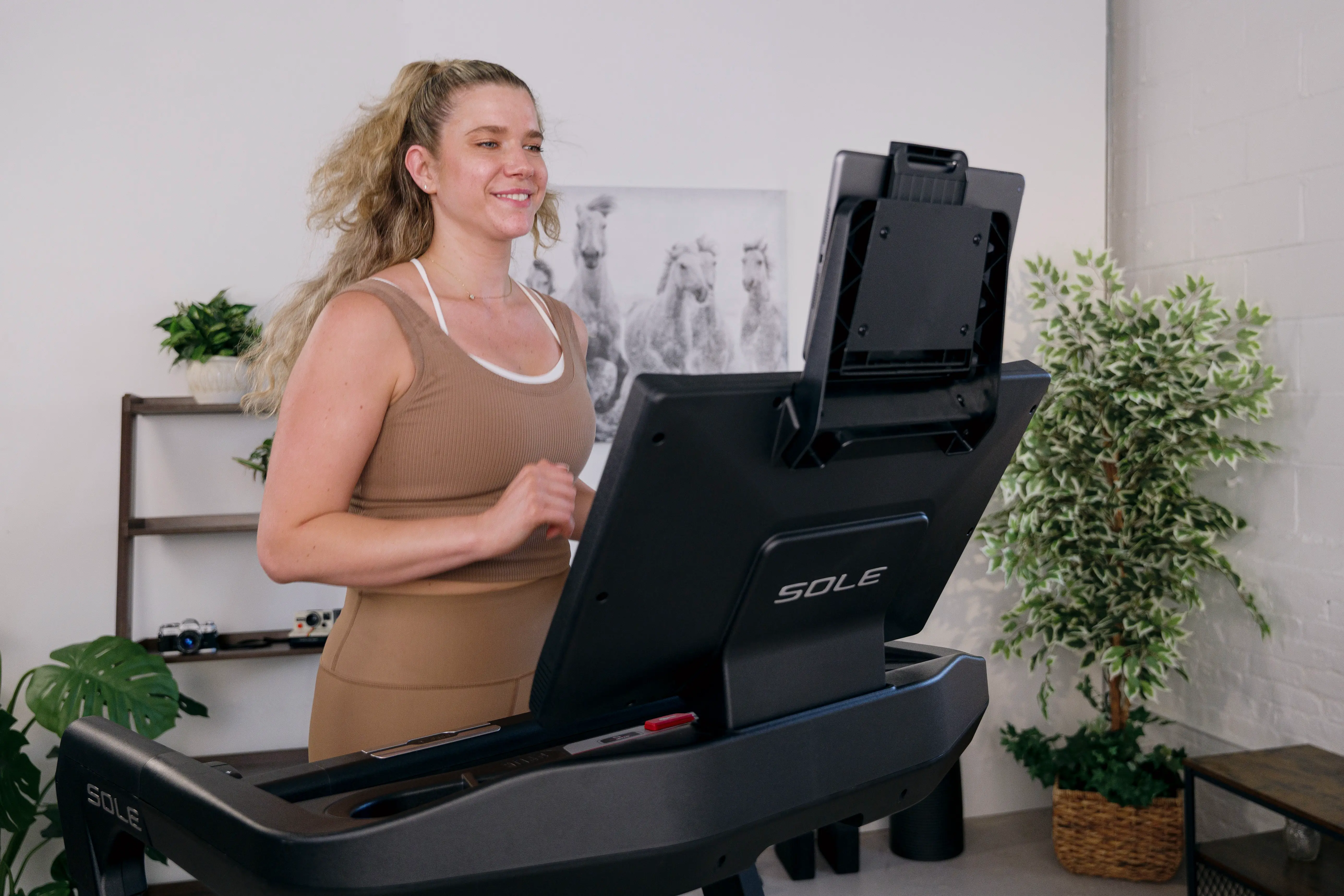 SOLE TT8 Treadmill - Image 10