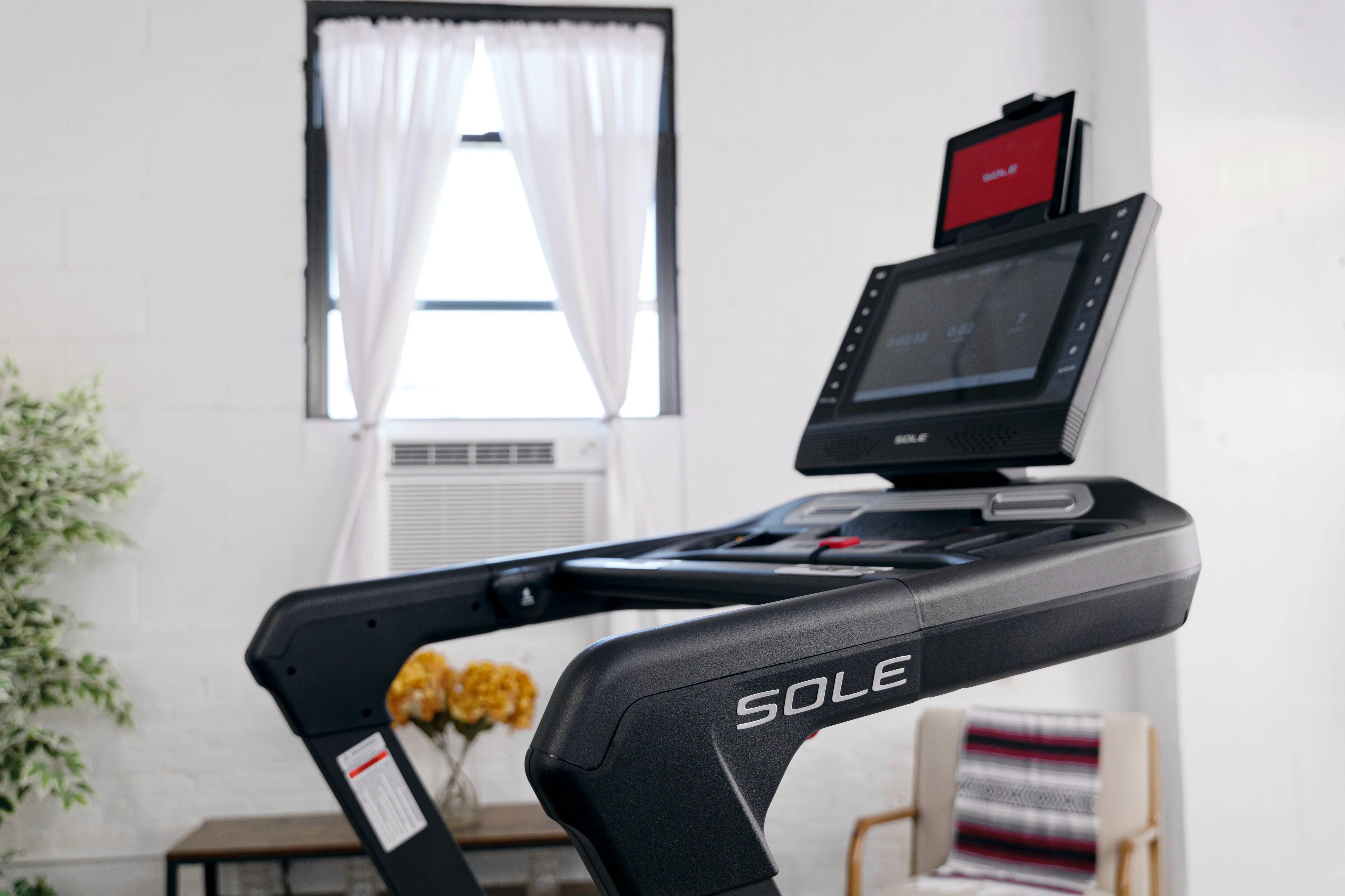 SOLE TT8 Treadmill - Image 12